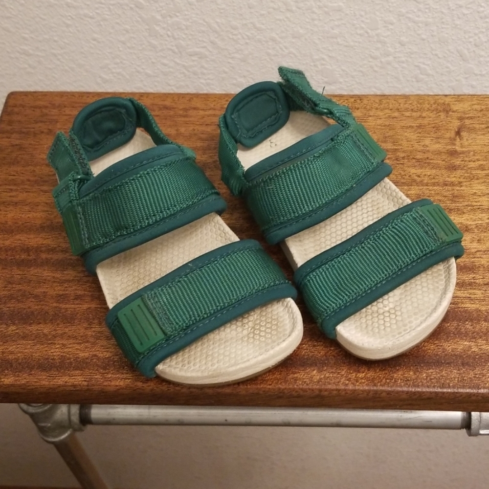 ZARA // BOY GREEN STRAP SANDALS